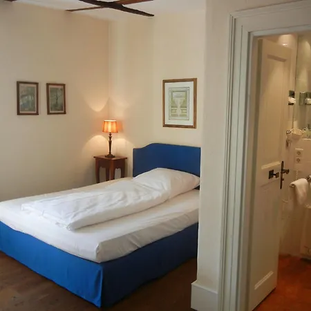 מלון Gotzenburg 4*